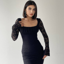 فستان أسود مصنوع من الدانتيل بتصميم يجمع بين الكلاسيكية والحداثة