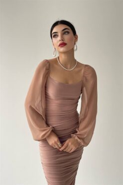 Alternative view of فستان كتفين  بأكمام طويلة شفافة بيج