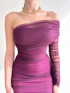 Alternative view of فستان أنيق بكتف واحد عنابي