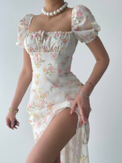 Alternative view of فستان ابيض بنمط زهور ملونة