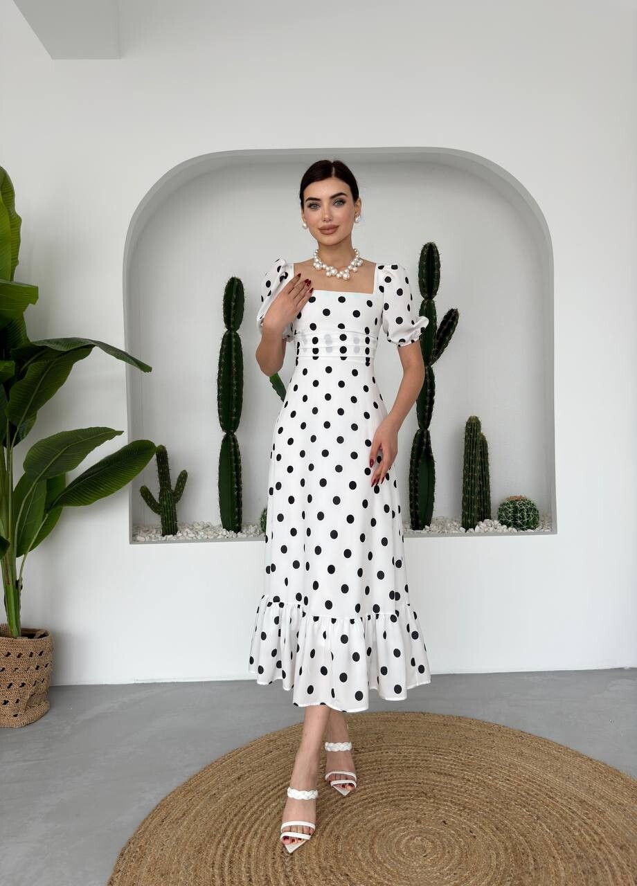فستان ابيض مزين بنقاط بولكا سوداء - الصورة 4