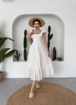 Alternative view of فستان ميدي أبيض مصنوع من قماش مخرم