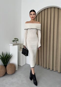 Alternative view of فستان (off-shoulder) مع أطراف مموجة