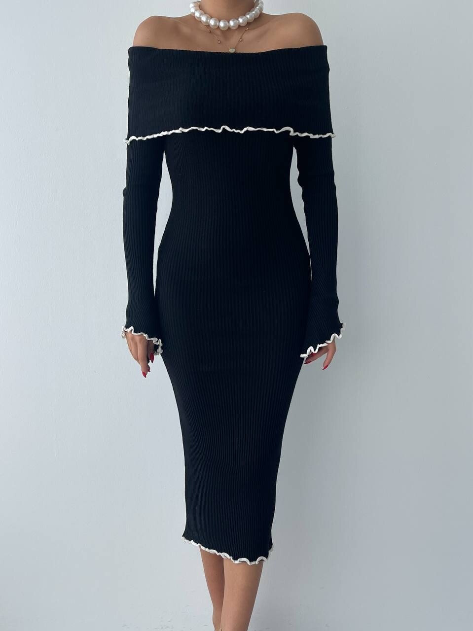 فستان (off-shoulder) مع أطراف مموجة - الصورة 2