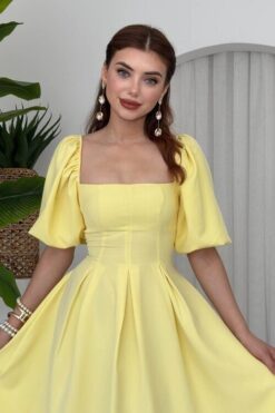 Alternative view of فستان ملكي أصفر بقصة كلوش وأكمام منفوشة💛