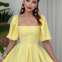 فستان ملكي أصفر بقصة كلوش وأكمام منفوشة💛