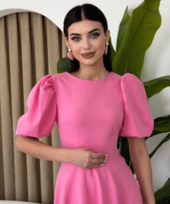 فستان زهري بطول متوسط وتصميم كلاسيكي🩷