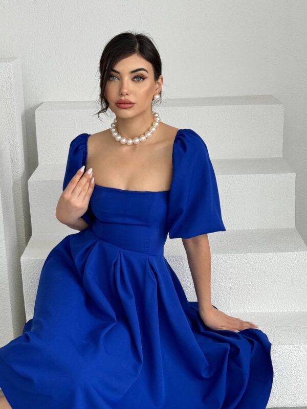 فستان ملكي أزرق بقصة كلوش وأكمام منفوشة💙
