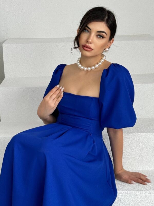 فستان ملكي أزرق بقصة كلوش وأكمام منفوشة💙