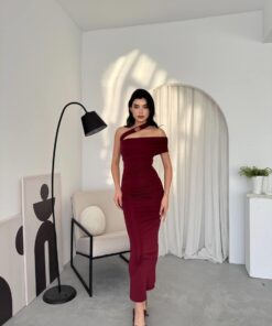 Alternative view of فستان خمري بكتف متقاطع