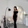 فستان بكتف مائل وتصميم ملكي أسود