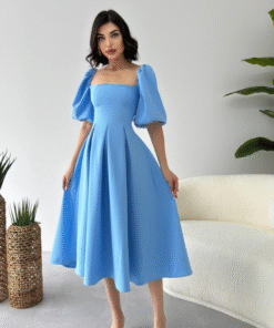 فستان ملكي أزرق سماوي بقصة كلوش وأكمام منفوشة🩵