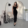 فستان بكتف مائل وتصميم ملكي أسود