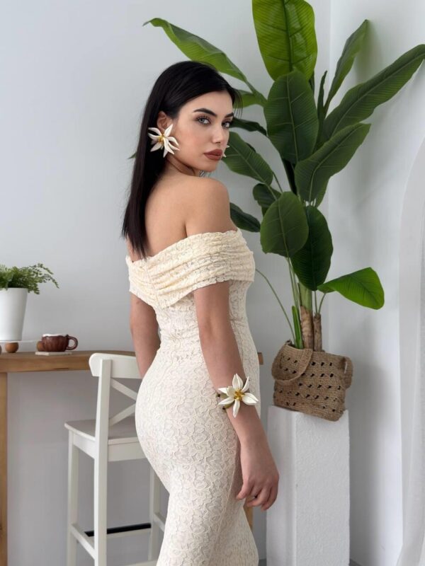 uyef-straplez-elbise-36122 فستان دنتيل بيج بدون اكمام