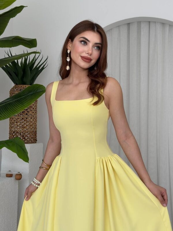 فستان هيلدي المطوي بلون الشمس💛