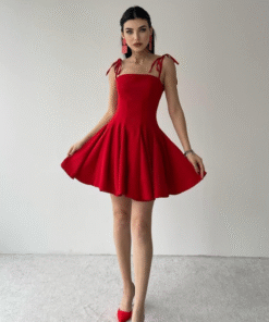 فستان أحمر قصير بموديل Clara بحمالات ❤️