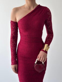 Alternative view of فستان دانتيل خمري بكتف واحد