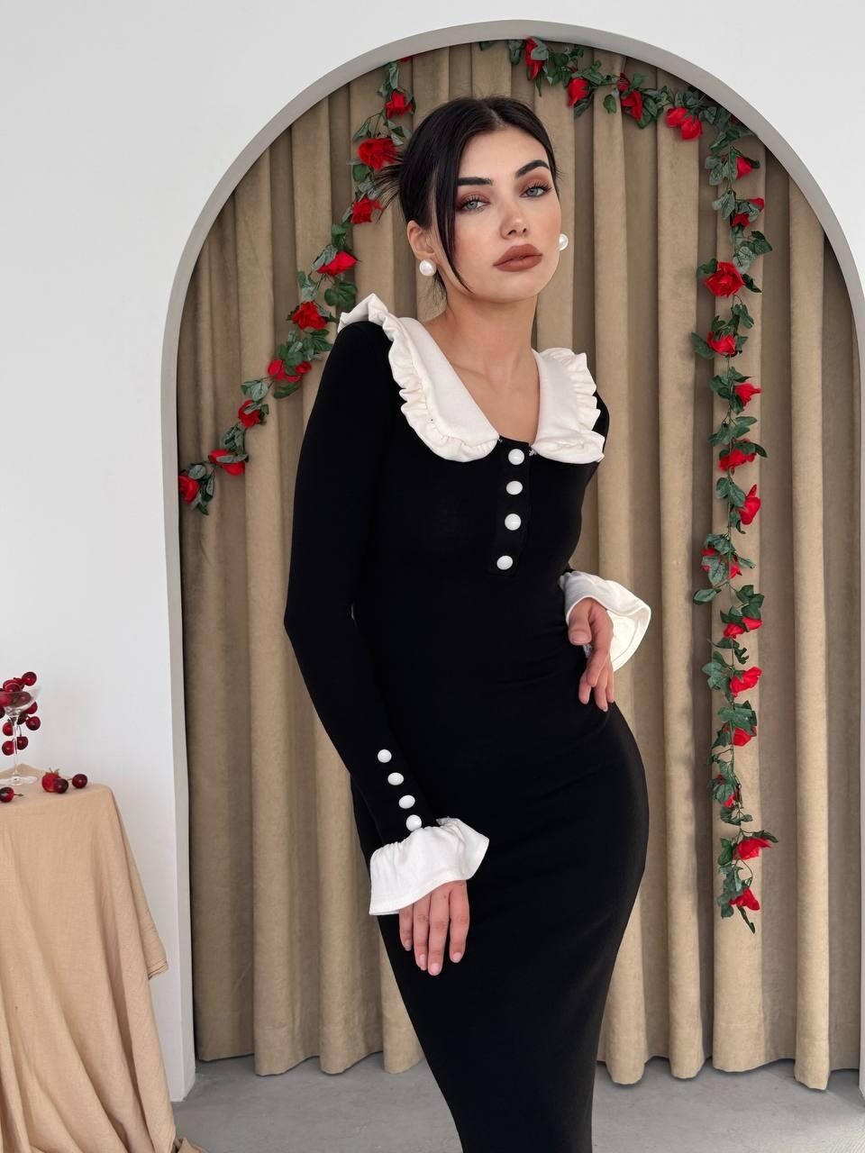 فستان سورا ياقة بَيبي – أسود - الصورة 4