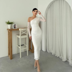 فستان دانتيل أبيض بكتف واحد