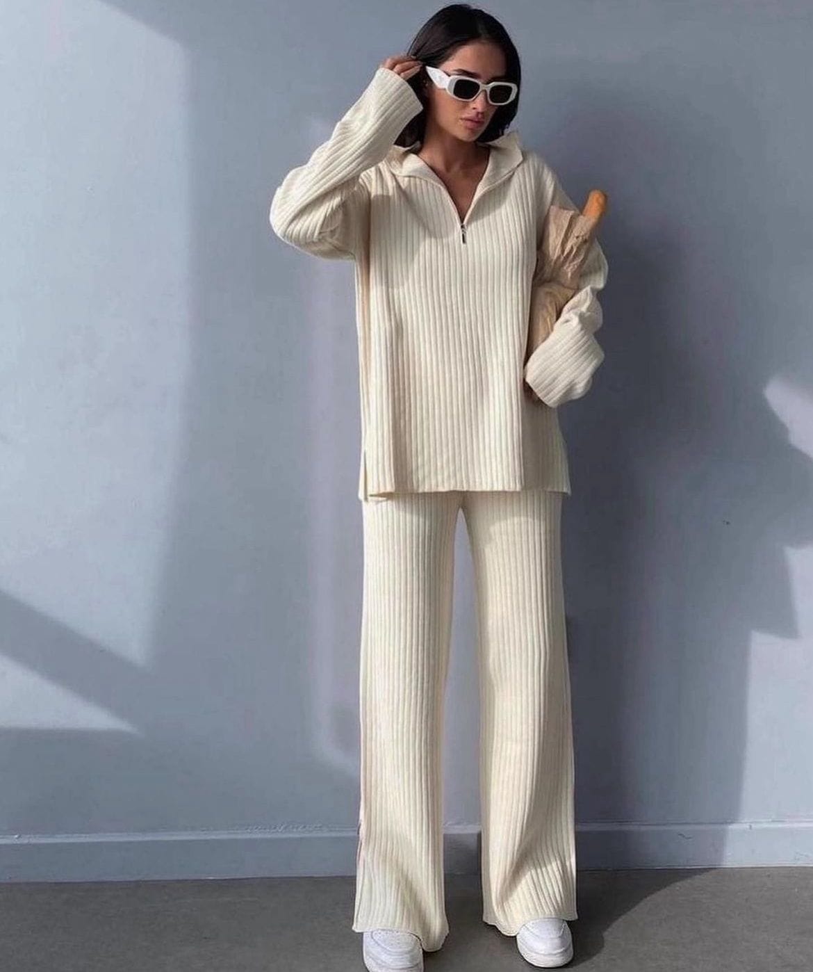 طقم “إيڤا” التريكو الكريمي - الصورة 2