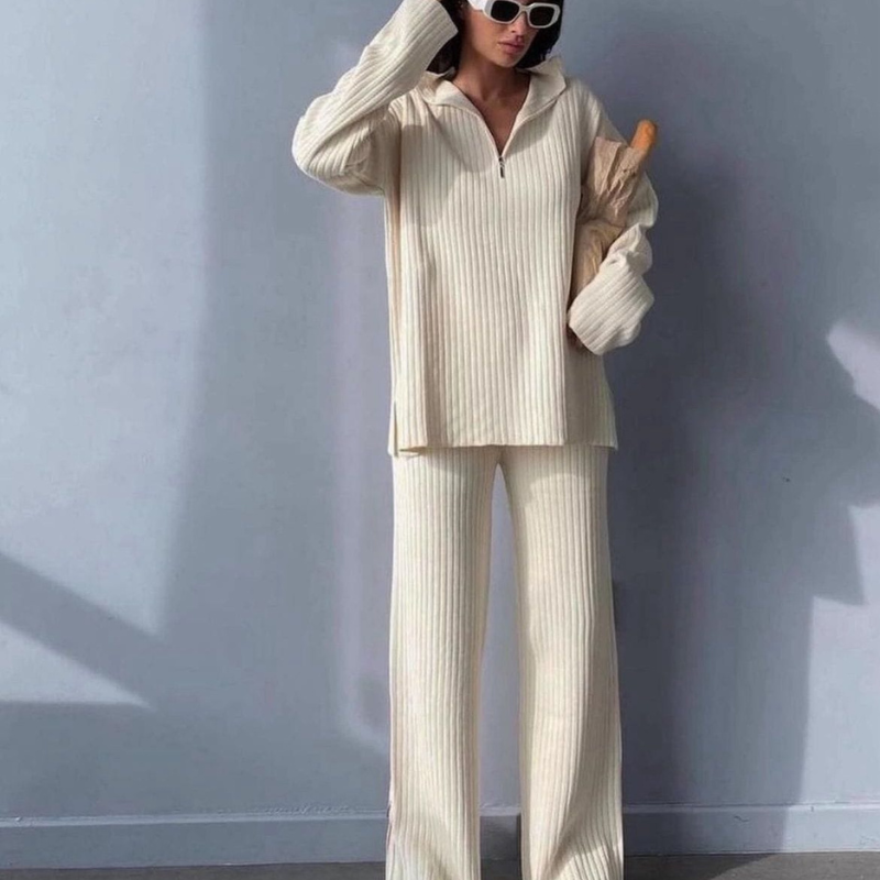 طقم “إيڤا” التريكو الكريمي