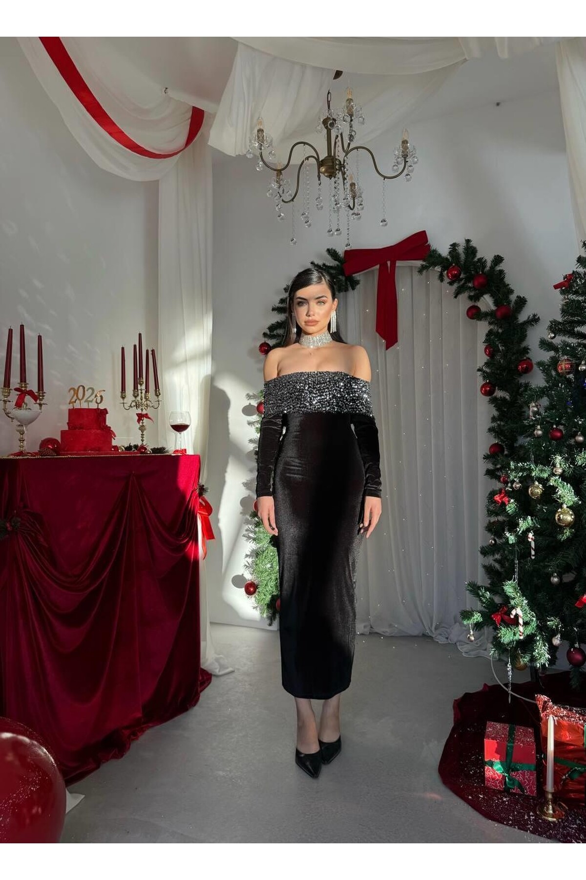 فستان فيرا المخملي المرصّع - الصورة 2