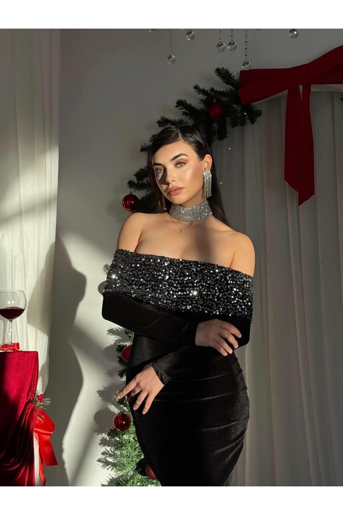 فستان فيرا المخملي المرصّع - الصورة 5