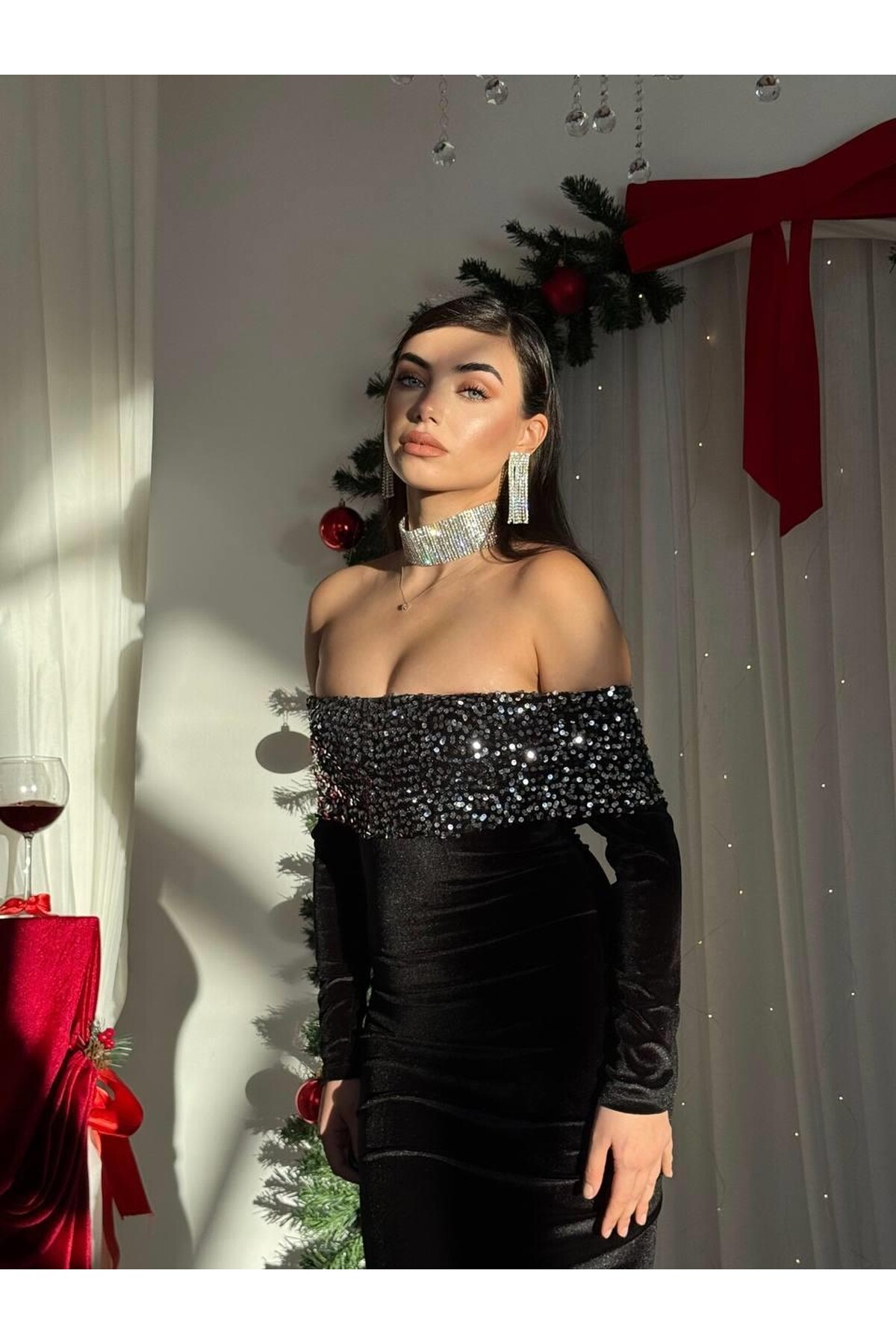 فستان فيرا المخملي المرصّع - الصورة 6