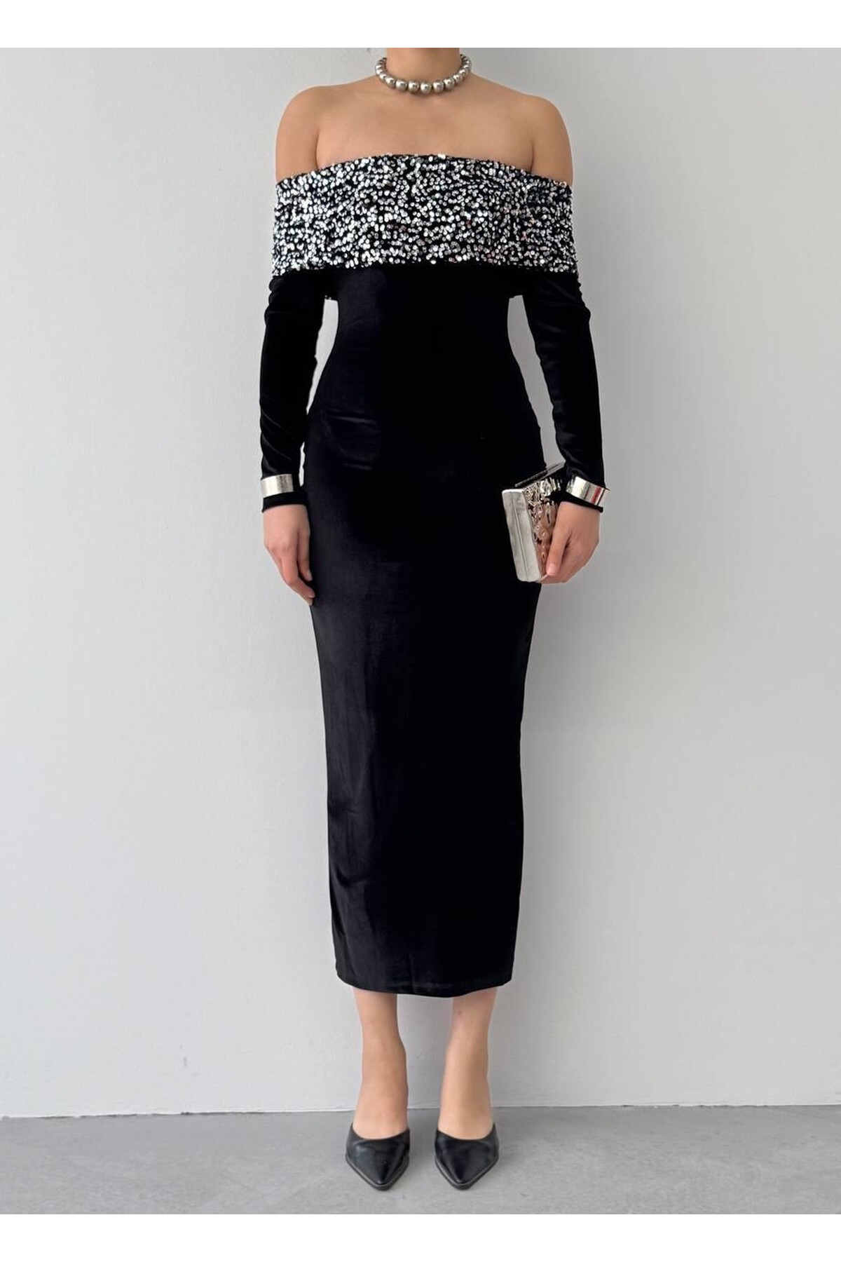 فستان فيرا المخملي المرصّع - الصورة 9