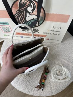 ⁦شنطة V’SHINE الجلدية – كلاسيك وايت🤍⁩ - الصورة ⁦7⁩